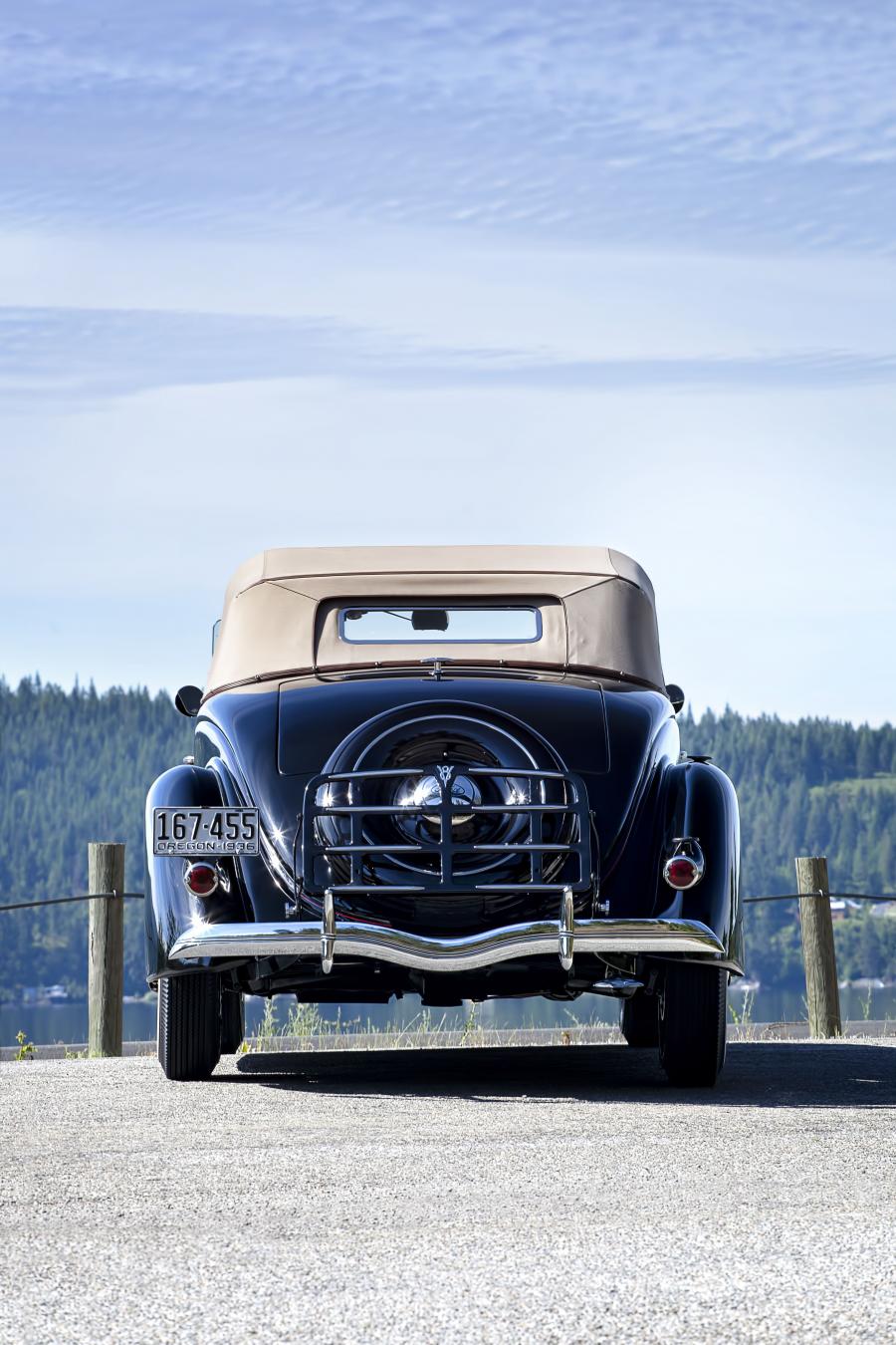  Ford DeLuxe Roadster 1936 года  (фото 8 из 23)